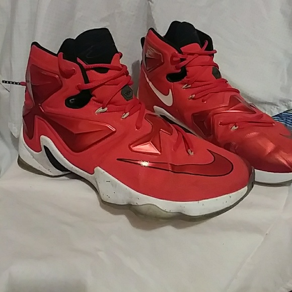 lebron james red shoes